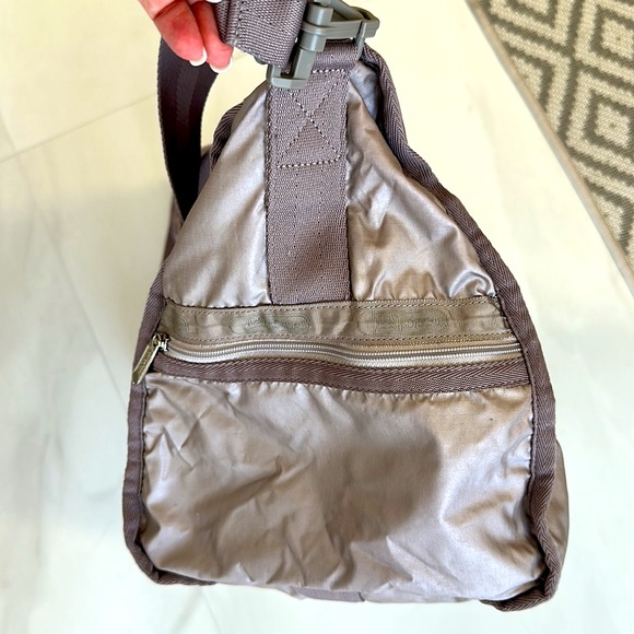 LE SPORTSAC LARGE METALLIC CHAMPAGNE BEIGE NYLON CARRYALL - Picture 3 of 6